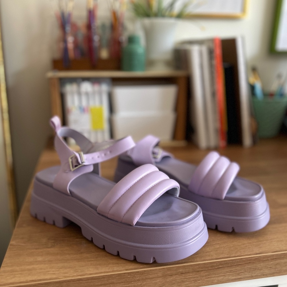 Adorable Chunky Puffy Light Purple Platform Sandals! Size 9 NWOT